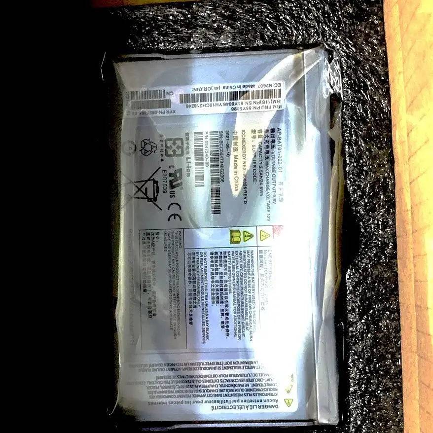 Beaver Computer V7000 Battery with model numbers 85Y5898, 85Y6046, 00AR301, 00AR300, shown in a close-up image.