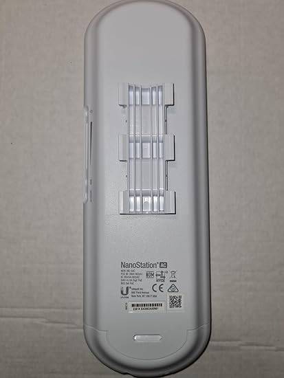 Ubiquiti Networks Nanostation5 Mimo CPE Airmax outdoor wireless device mounted on a pole with antenna and weatherproof casing